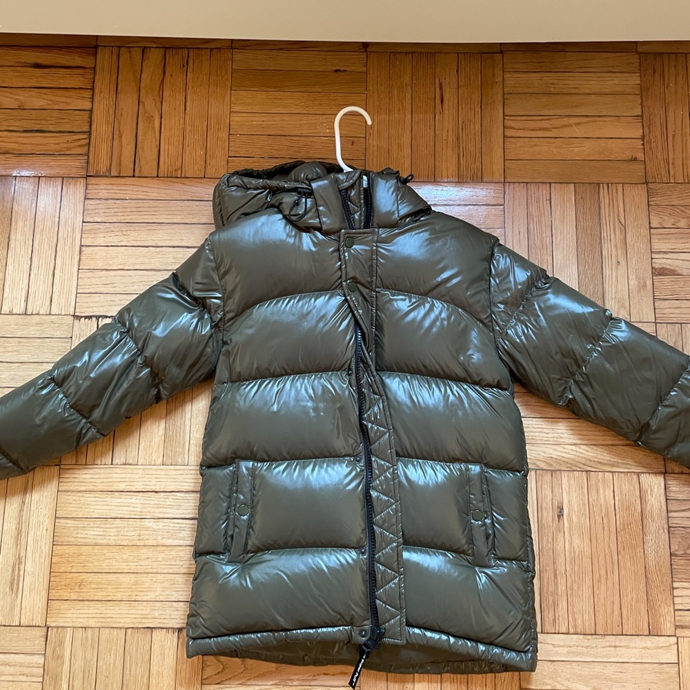 Aritzia Super Puff Original - glossy army green